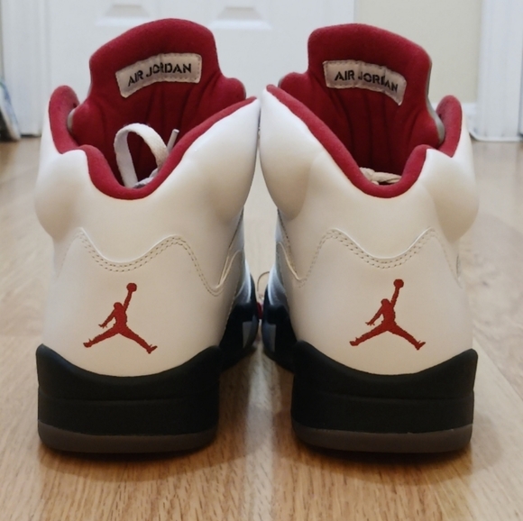Jordan 5 Retro "Fire-Red" 2013 Basketball Shoes size 9 men/10.5 Women - Picture 7 of 13